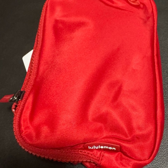 Lululemon Everywhere Belt Bag - Picture 3 of 4